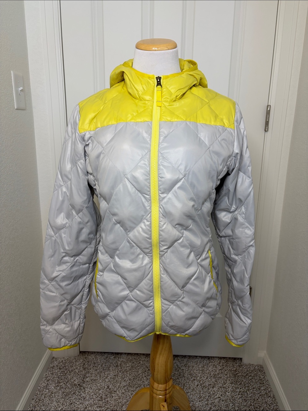 Eddie Bauer Light Gray Quilted Puffer Jacket with Yellow Accents - Women's